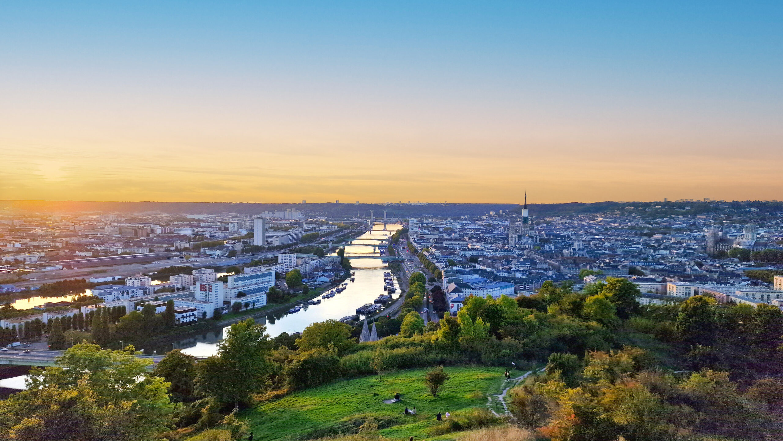 ©RNI - La Métropole de Rouen depuis la côté Sainte-Catherine