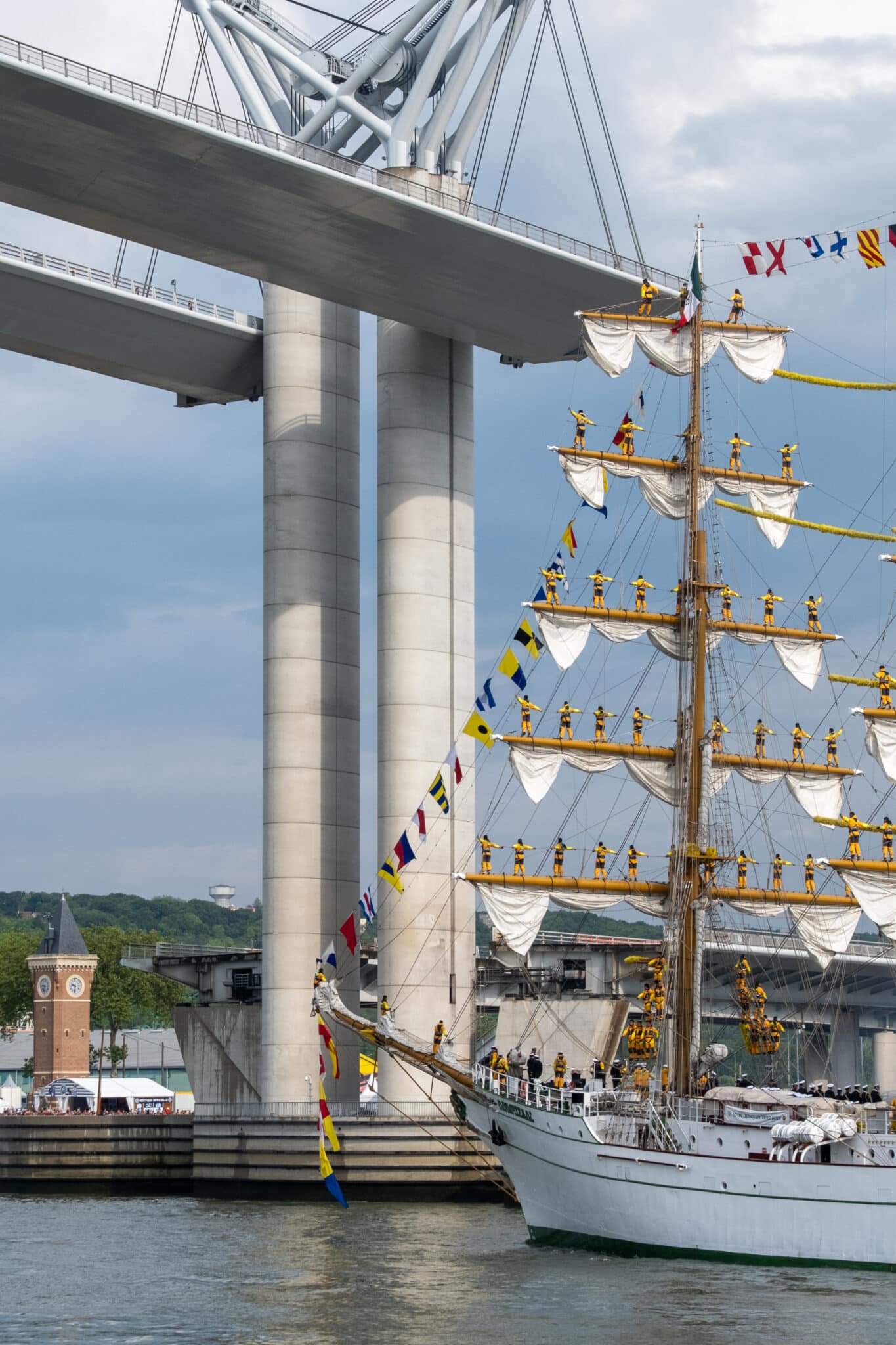 À Rouen, découvrez un pont levant unique — free download