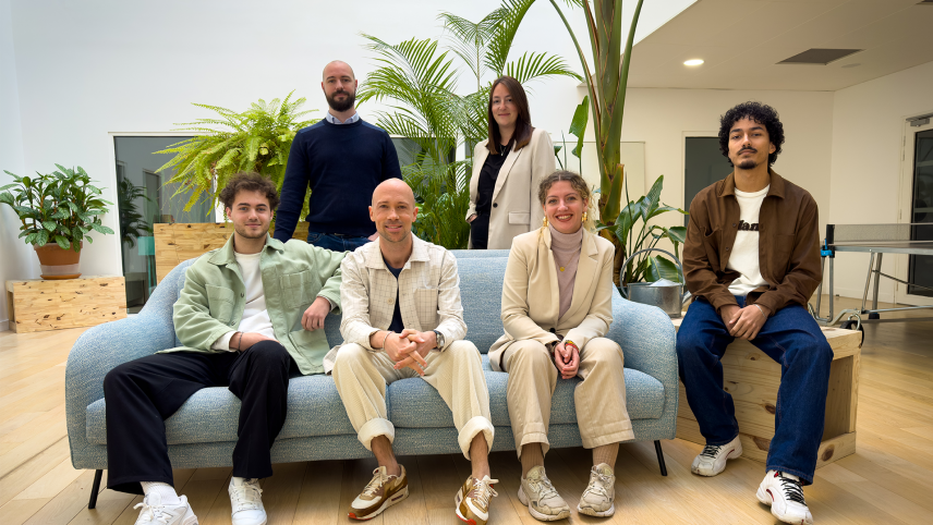 De gauche à droite : Adrien Chauveau (UI UX Designer), Benoit Pichot (Lead Développer), Corentin Colaris (CEO), Pauline Gallois (Responsable Marketing), Yuna Boitel (Chargée de communication), Habib Hadjar (Backend developer) ©Viapazon