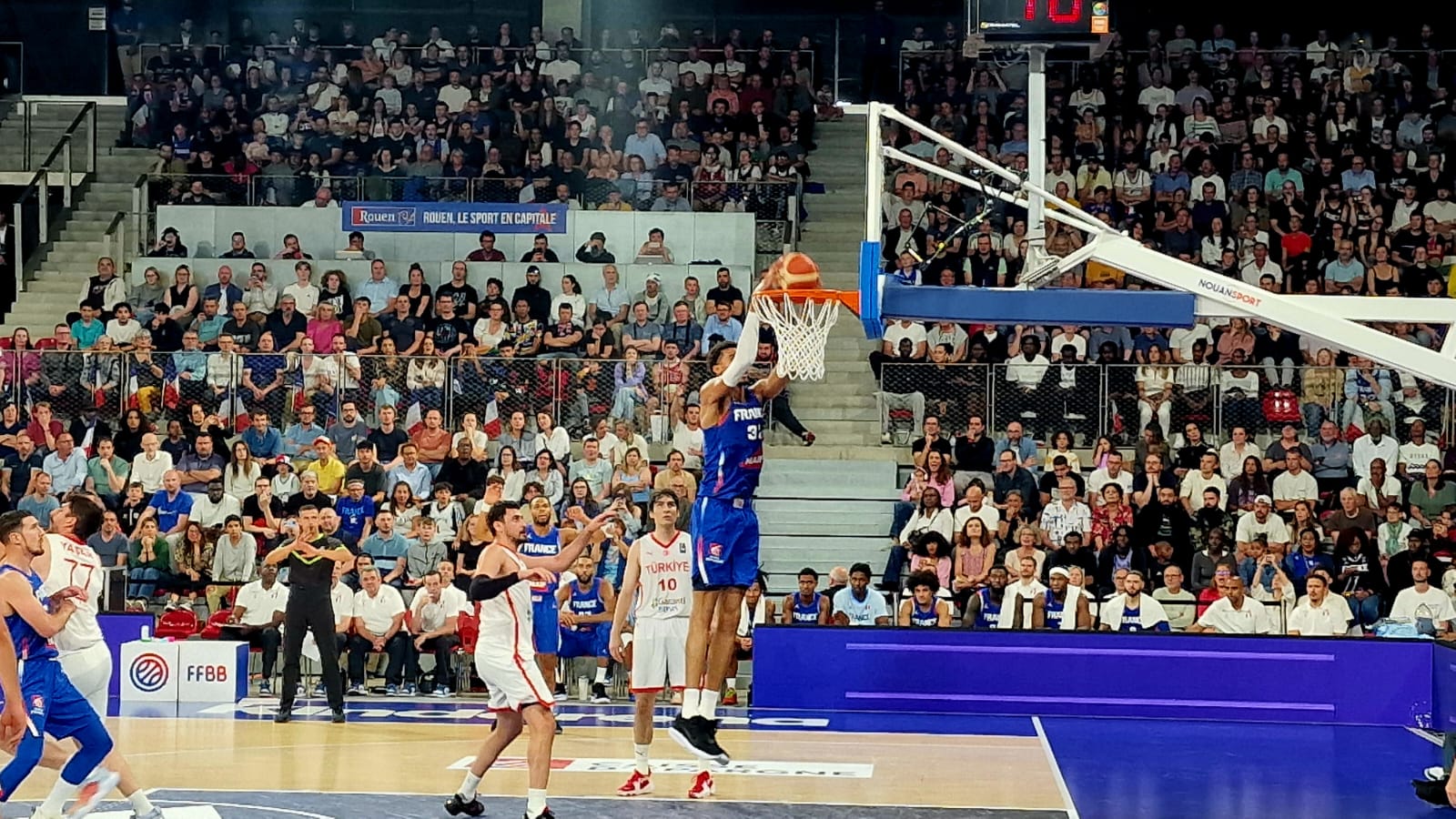 RNI a convié des décideurs à découvrir les atouts du territoire de Rouen lors du show « Wemby » et de l’équipe de France de basket
