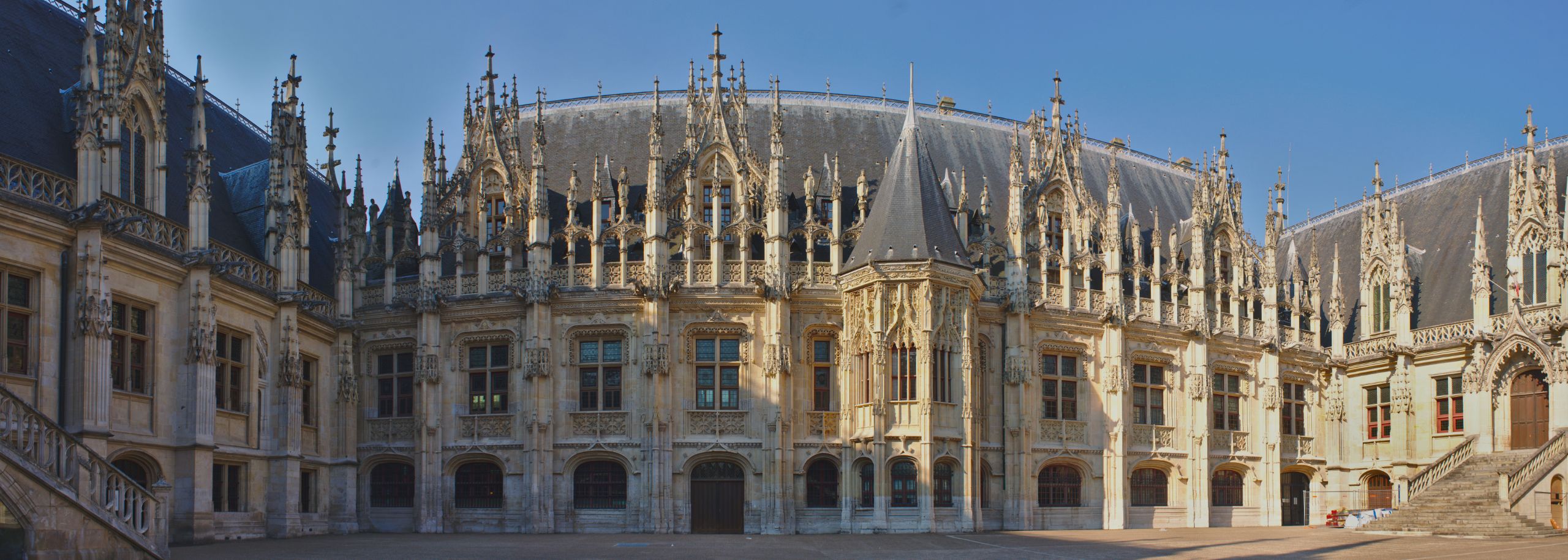 Le palais de justice (ancien Parlement de Normandie) à Rouen ©Crédit Frederic Hodiesne - AdobeStock