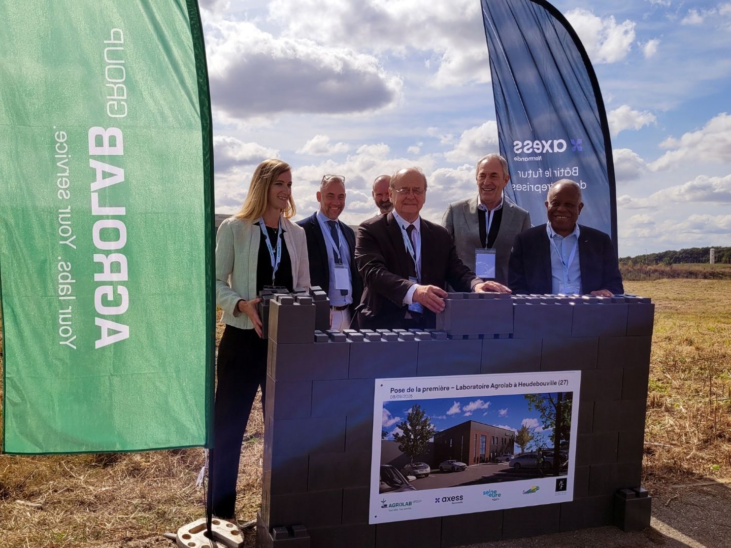 La pose de la première pierre du futur laboratoire d'Agrolab à Heudebouville sur l'Agglo Seine-Eure ©Agglo Seine-Eure