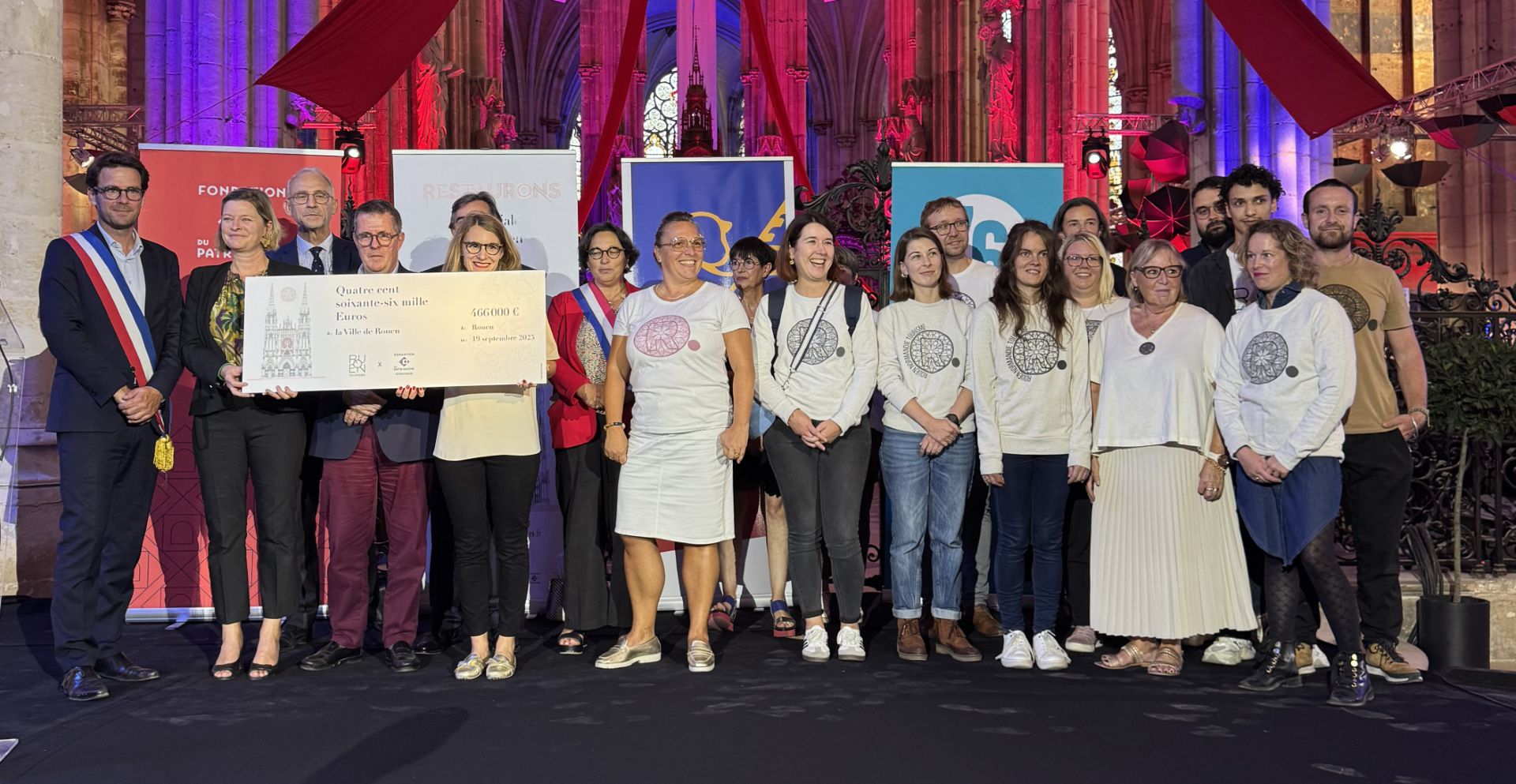 Grâce à l’implication de 751 donateurs, une collecte de 466 000 euros portée par Rouen Tourisme a été remise à la Ville de Rouen ©Crédit photo : Rouen Tourisme