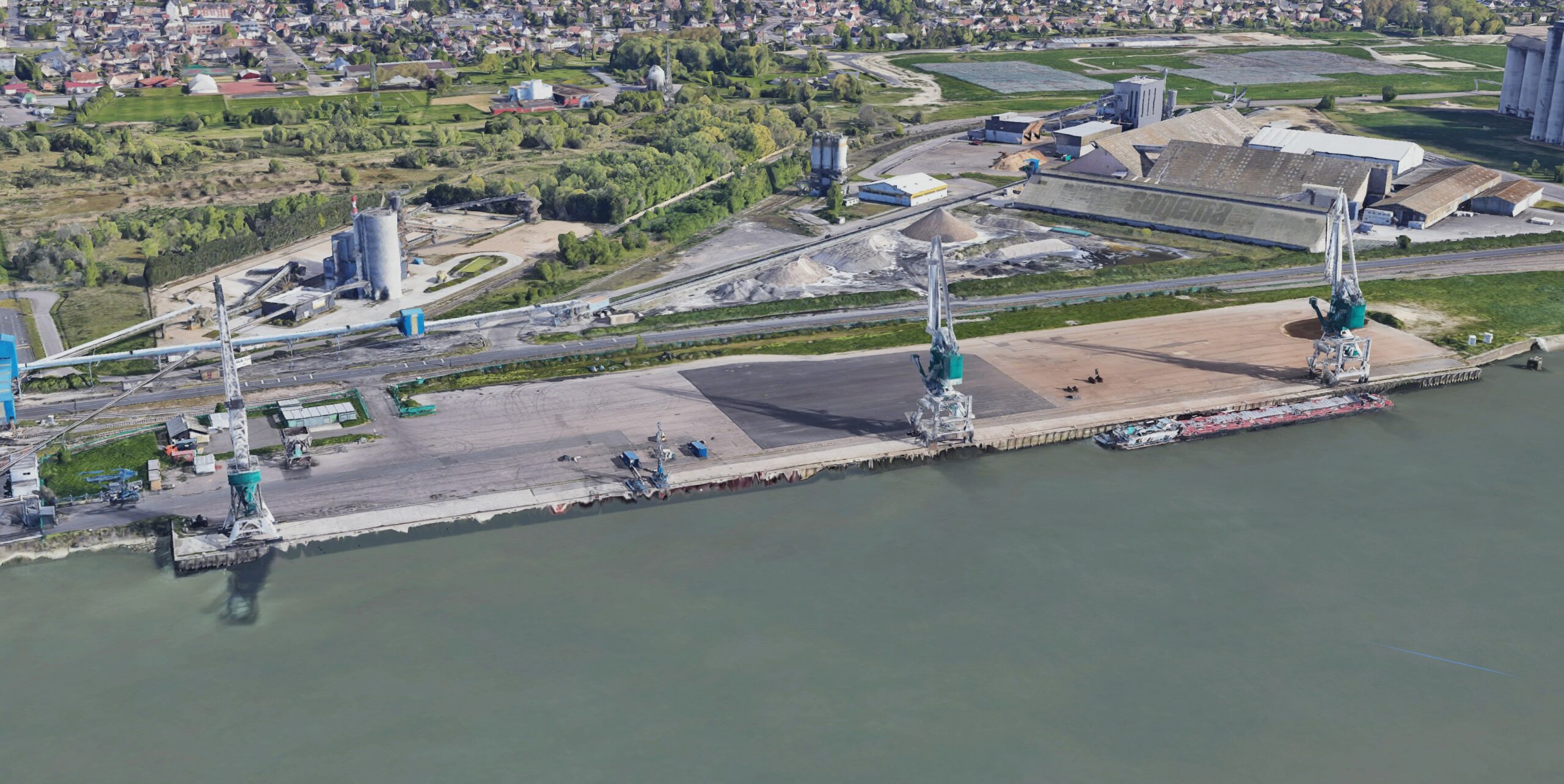 Le terminal Carue, situé à Grand-Couronne sur la Métropole de Rouen ©Google Earth