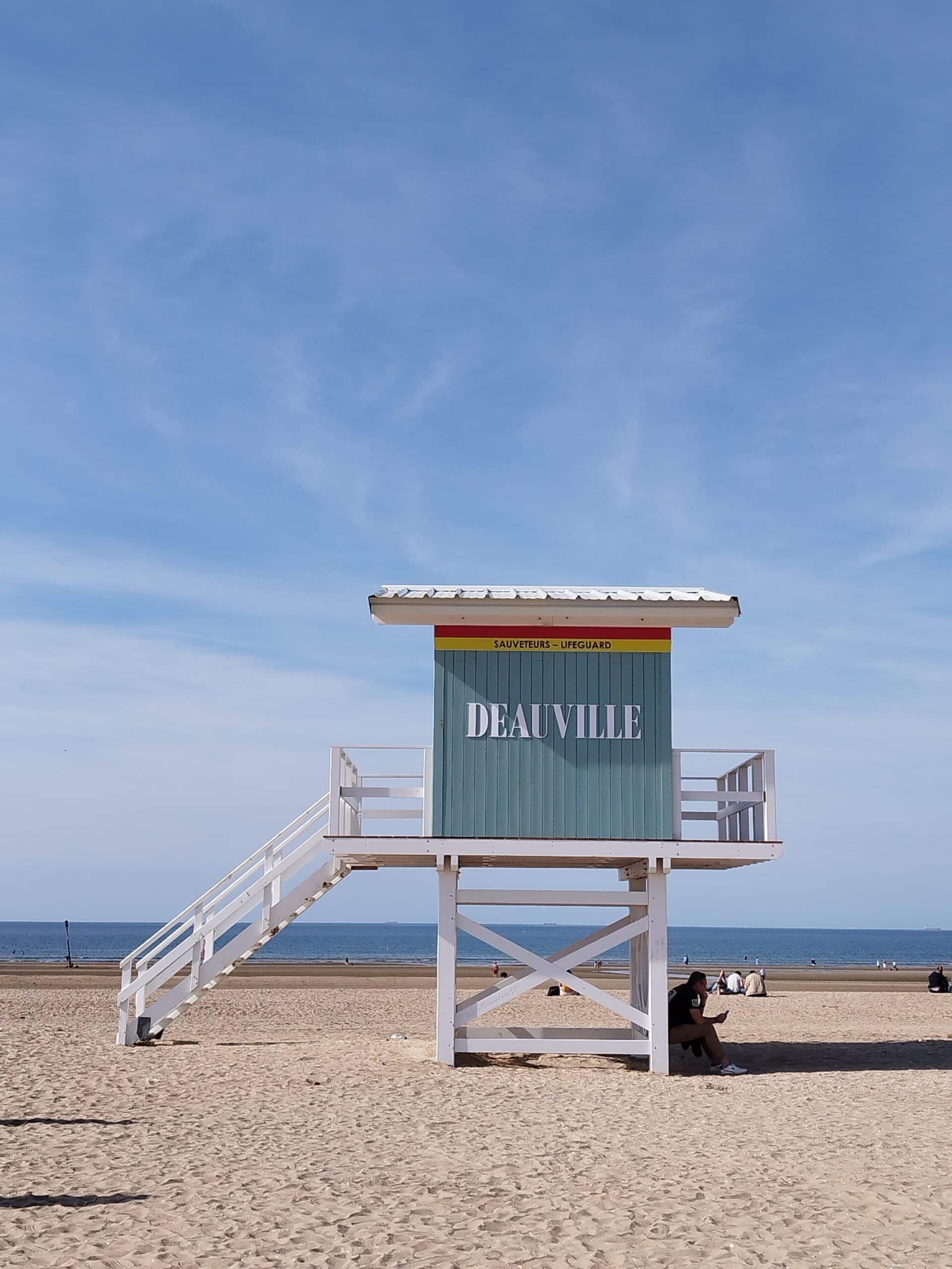 Deauville et Trouville-sur-Mer offrent un cadre balnéaire iconique ©RNI
