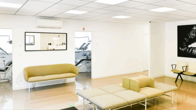 Local professionnel incluant un centre de santé et des bureaux sur 548 m²Petit-Couronne