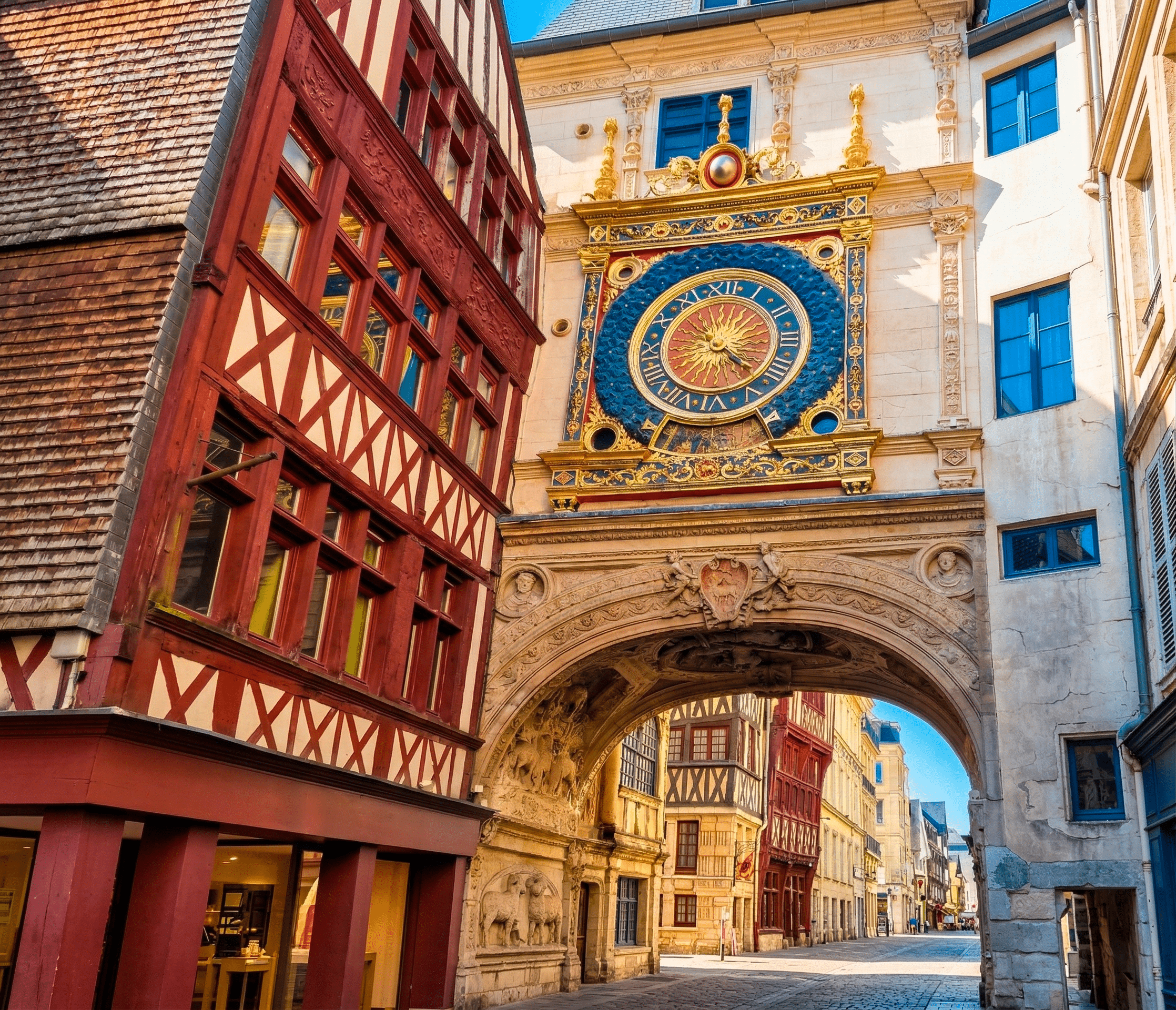 Dans le centre historique de Rouen, peu de monuments incarnent aussi clairement l’identité de la ville que le Gros-Horloge ©RNI