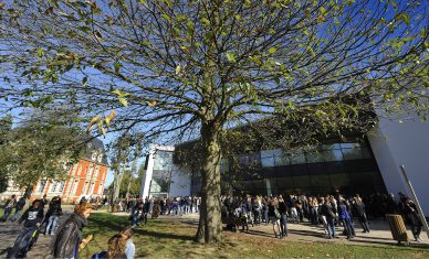 Neoma Business School : l’excellence prend de la hauteur !