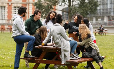 NEOMA Business School caracole en tête des classements
